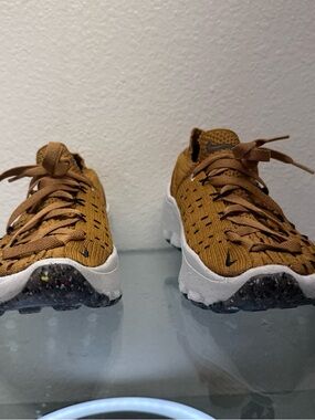 Nike Women's space hippies 04 size 6 1/2